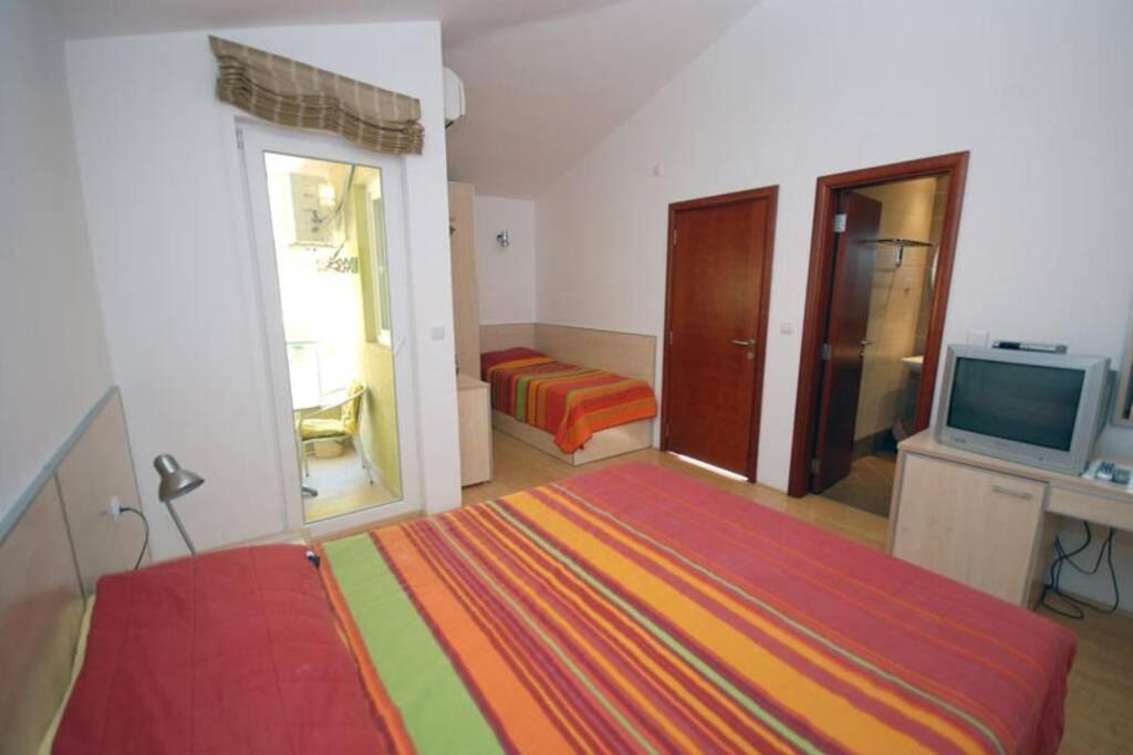 Bmv Room For 2-3 With Greenery View Sveti Stefan Dış mekan fotoğraf